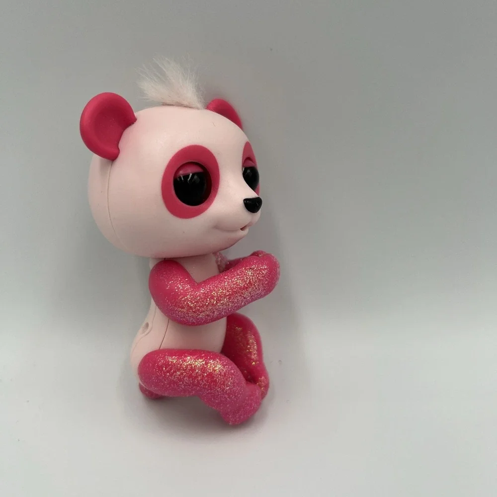 Fingerlings Glitter Panda - Polly Pink - Interactive Collectible Baby Pet
